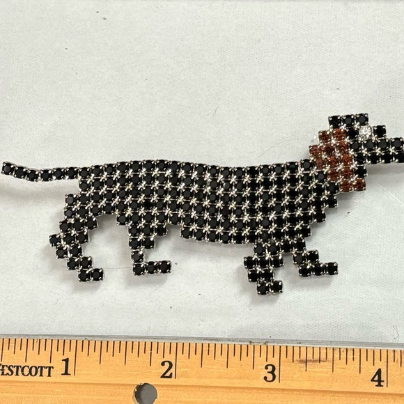 Dorothy Bauer Dachshund Dog Brooch - Rhinestone Pin - Picture 5 of 9